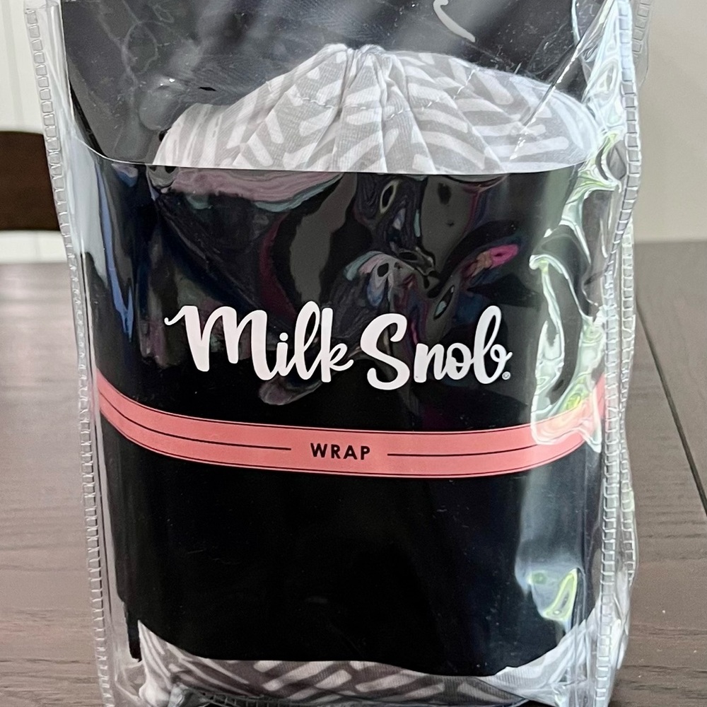 Milk Snob Wrap in Gray and White Chevron